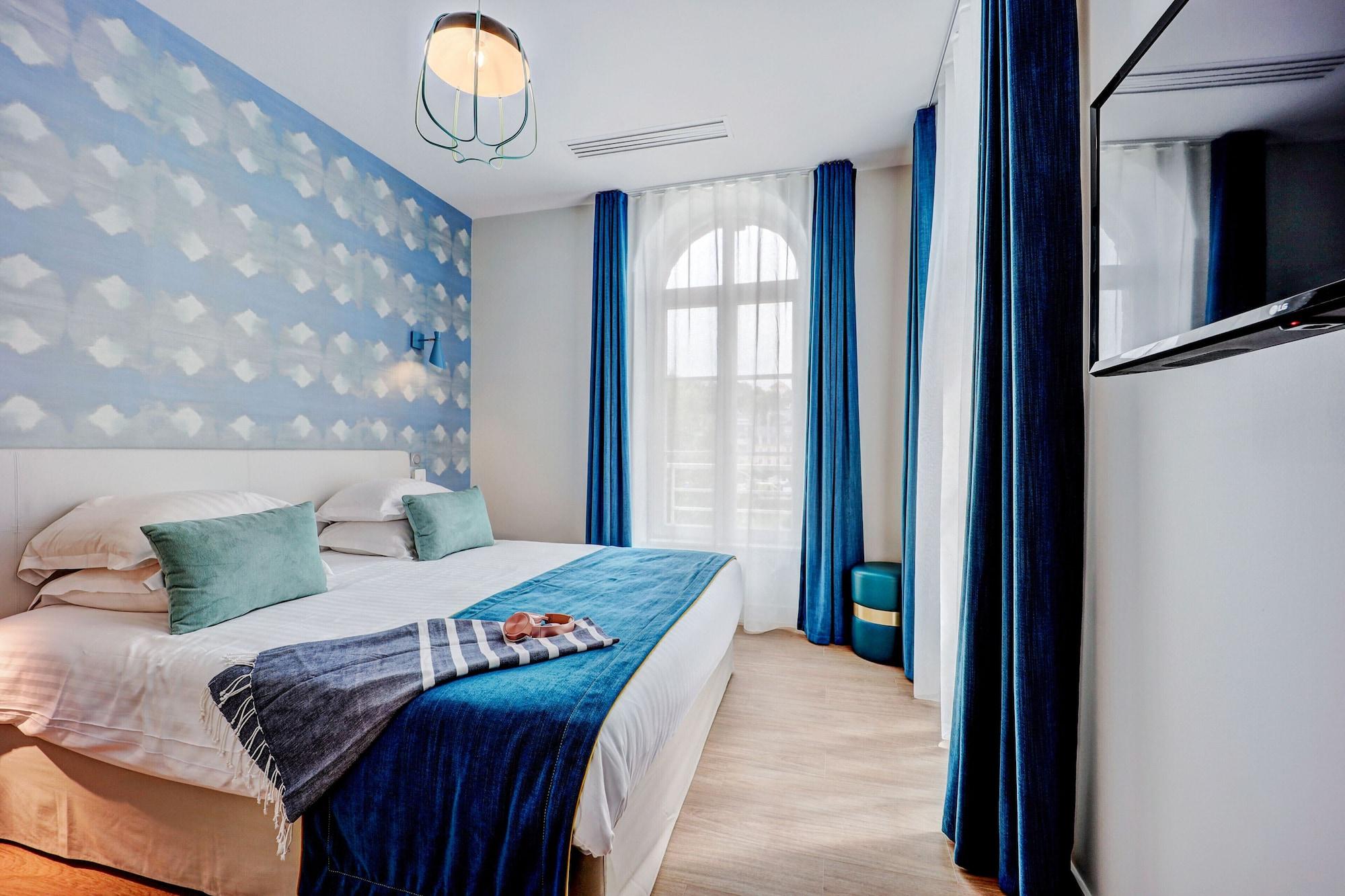 3 Bedrooms, Apartment, Custom Building