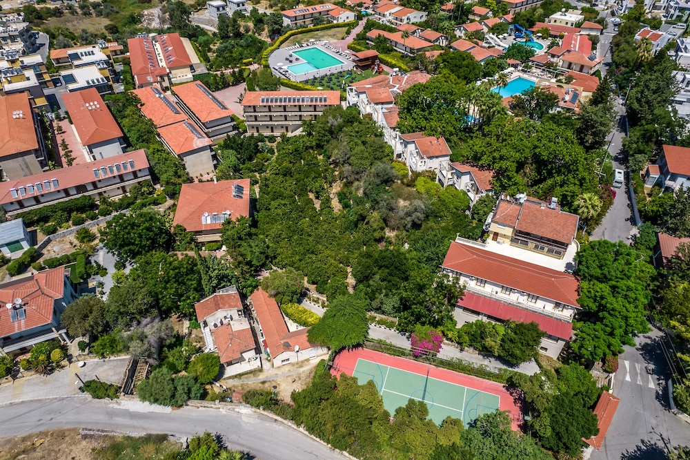 RIVERSIDE GARDEN RESORT(FORMERLY RIVERSIDE HOLIDAY VILLAGE) 32/36