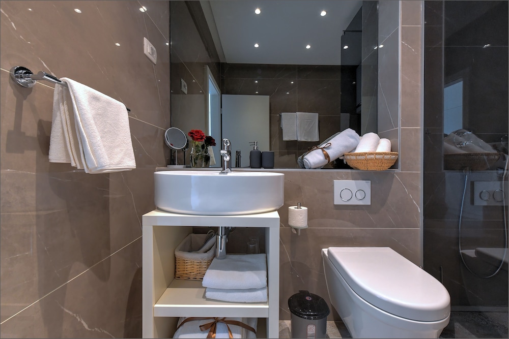 Via Porto Rooms 40/49