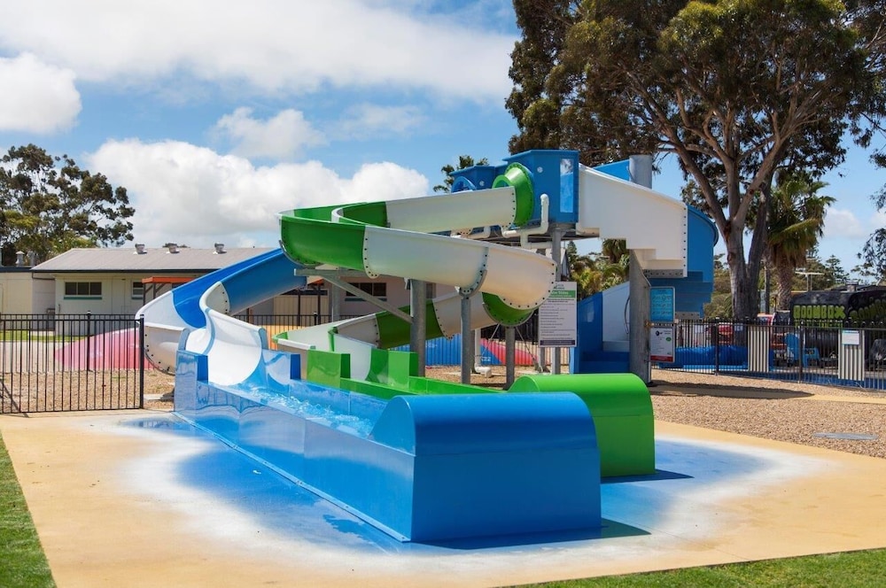 Victor Harbor Holiday & Cabin Park 39/46