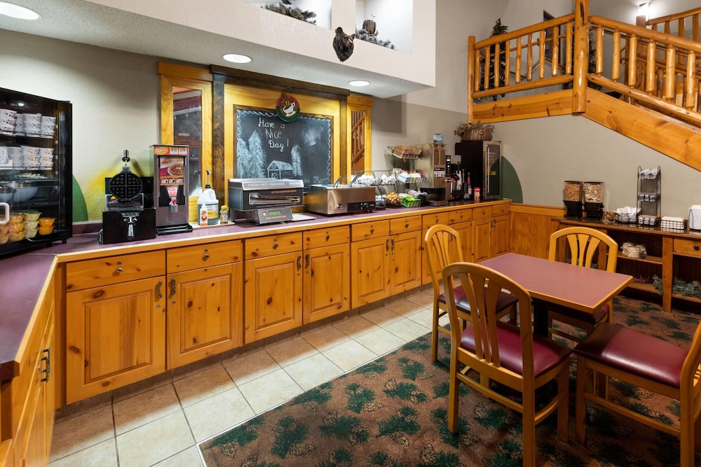 Shell Lake Lodge, a Travelodge by Wyndham 47/55