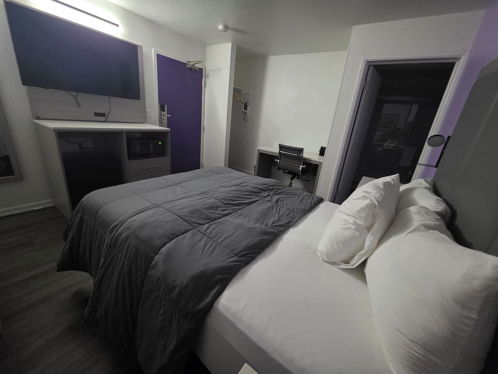 The Aqua Pacific Hotel photo5