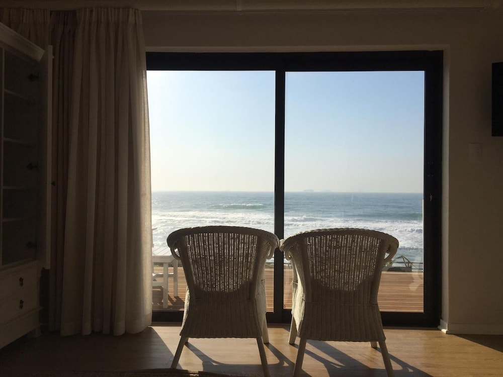 Fairlight Beach House 37/50