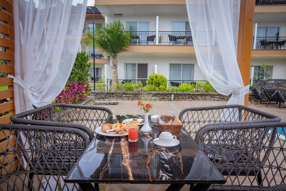 Majestic Lake Front Hotel & Suites 38/47