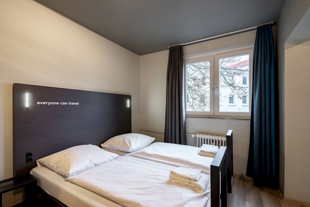 ROOM, SINGLE, TWIN BEDS