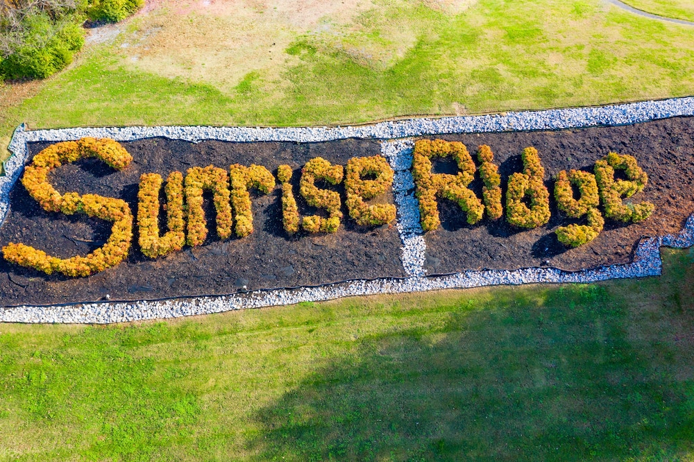 Sunrise Ridge Resort 66/73