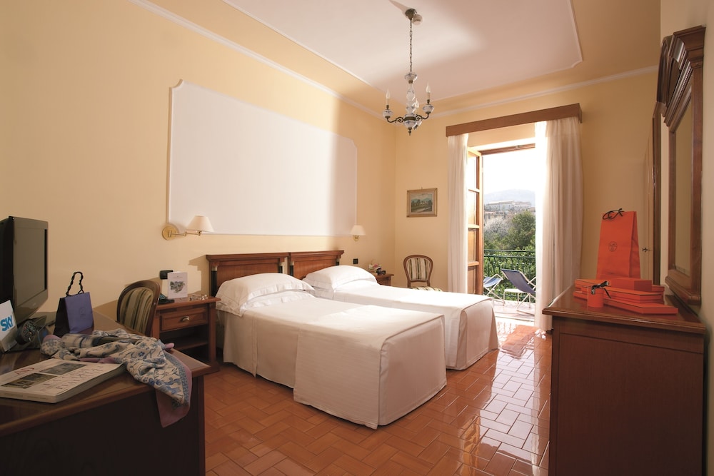 CLASSIC, DOUBLE OR TWIN BED