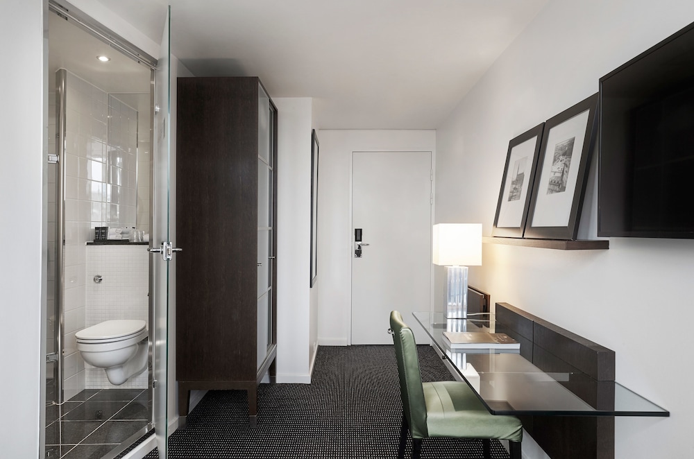 Square Hotel 13/43