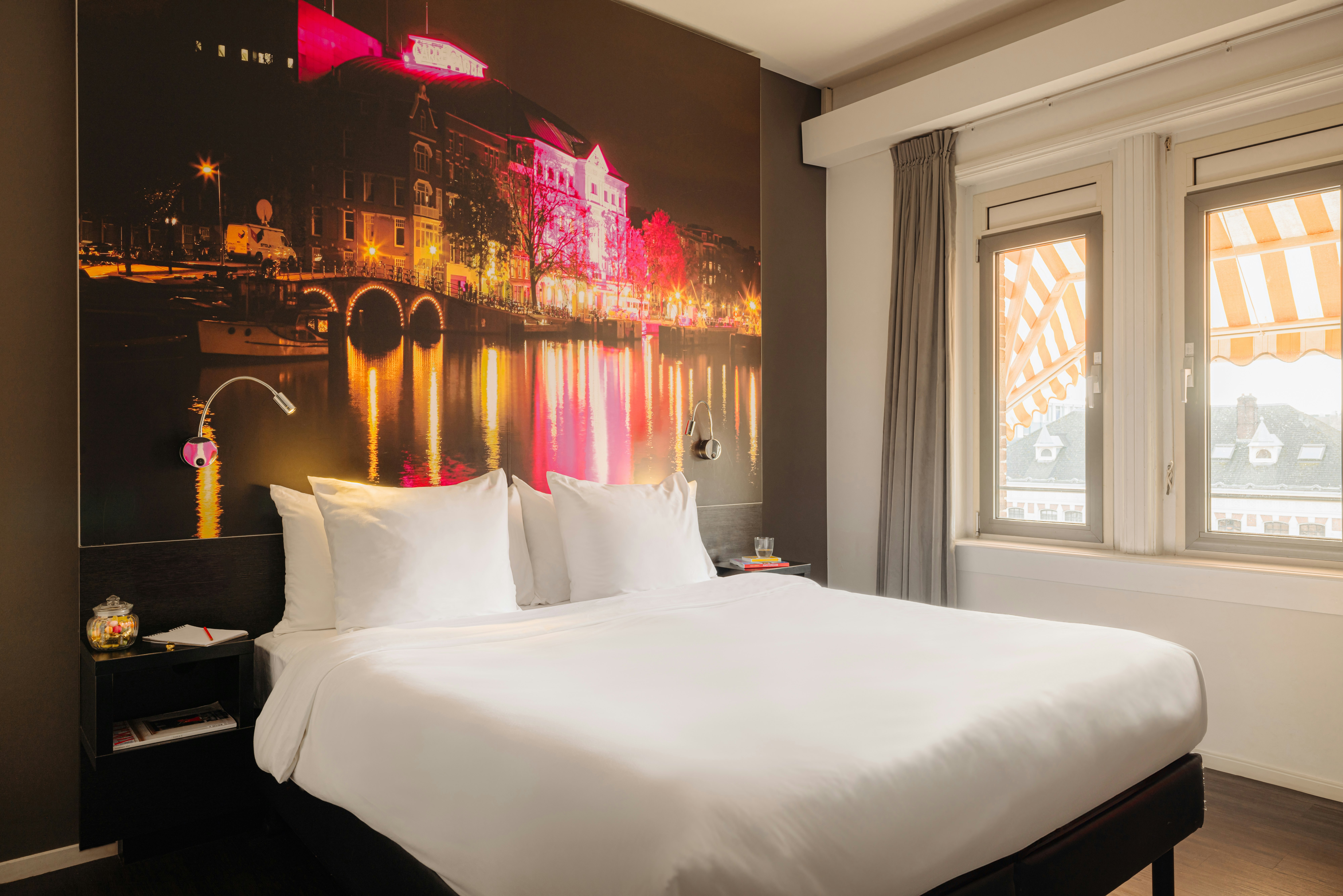 غرفة سوبيريور بسرير كينج بشرفة، The Manor Amsterdam 3/7