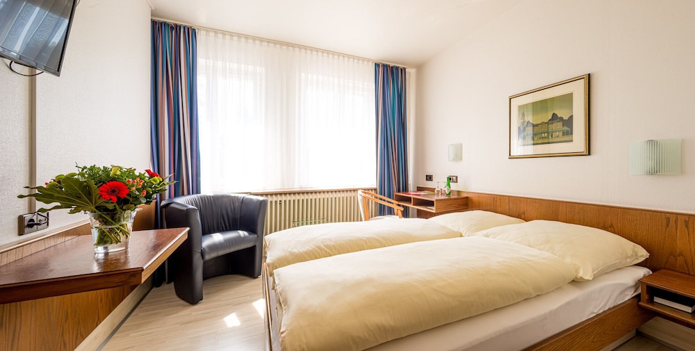 Buschhausen Hotel 13/33