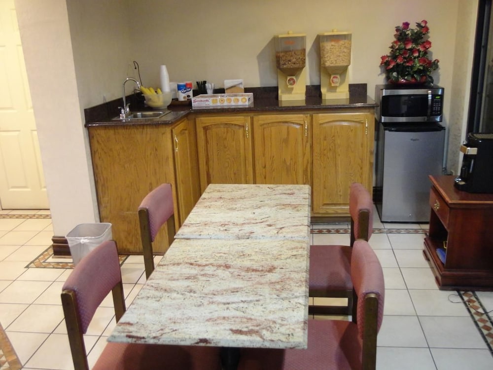 Budget Inn 37/50