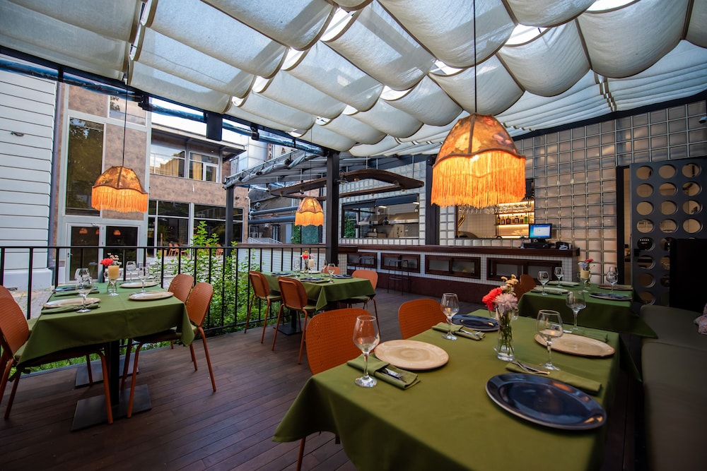 Hotel Twenties Tbilisi - Stay & Dine 50/65