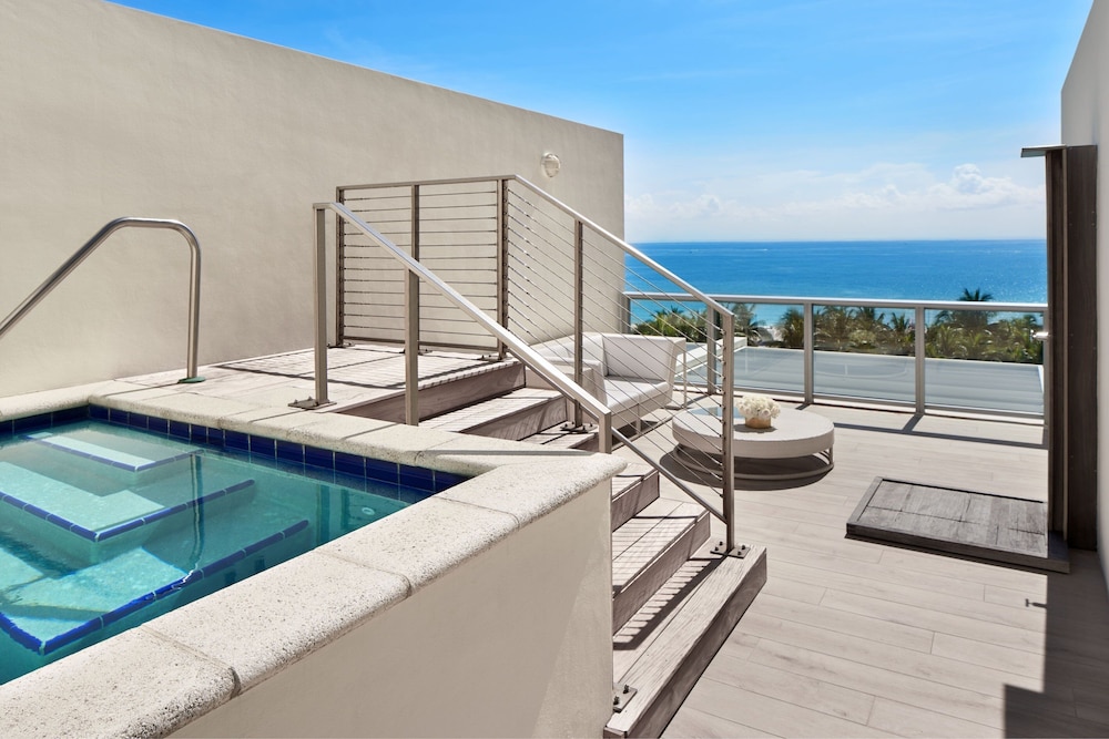 W South Beach Hotel 32/68