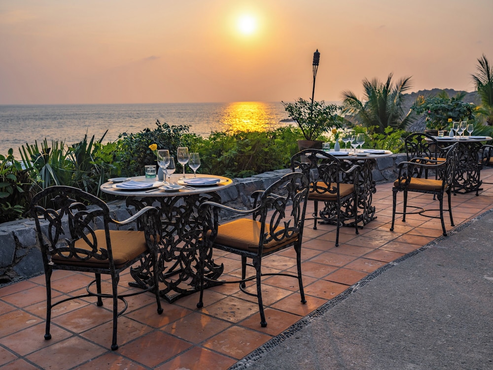 Las Brisas Ixtapa 48/74