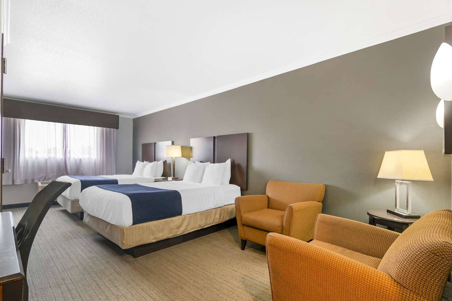 غرفة بسريرين كوين، Best Western Plus Olathe Hotel 3/6