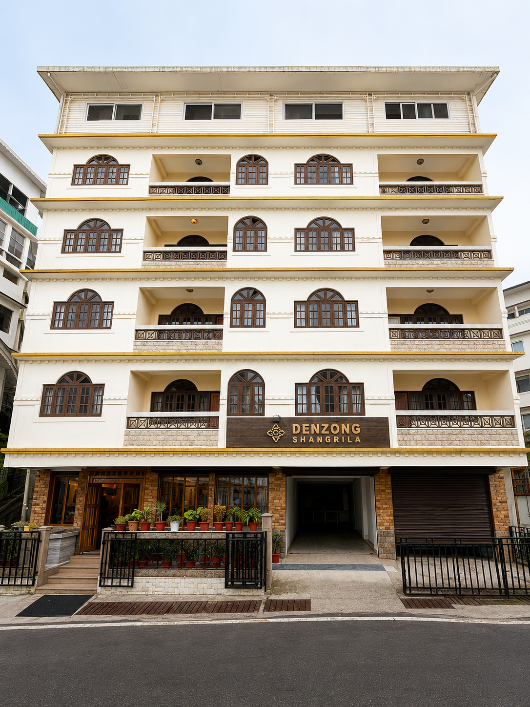 Denzong Shangrila Lords Inn Gangtok 3/44