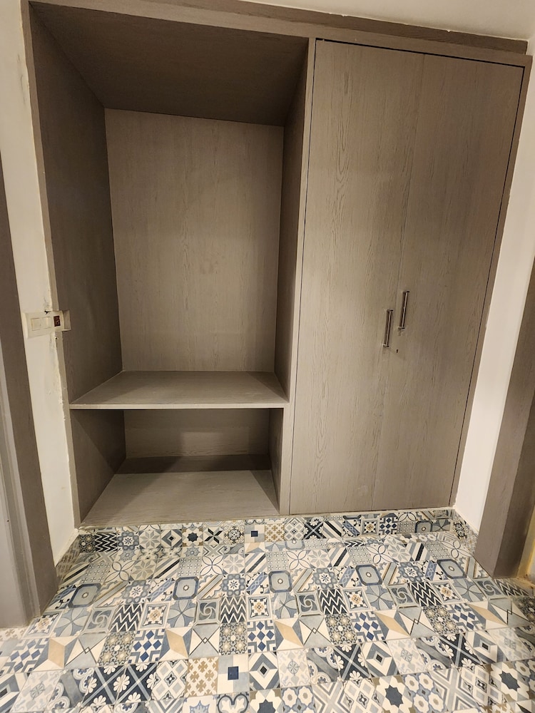 Hotel Square 9 Inn 20/23