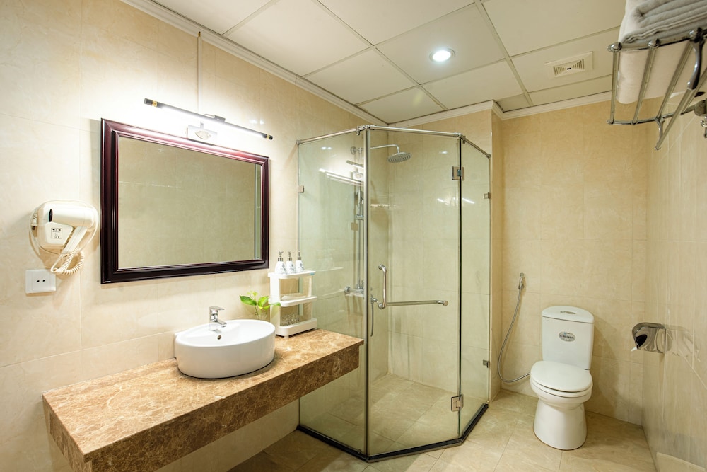 May Plaza Hotel 49/50