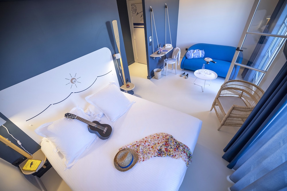 Roof Top, Grand, King Bed, Sofa, Large