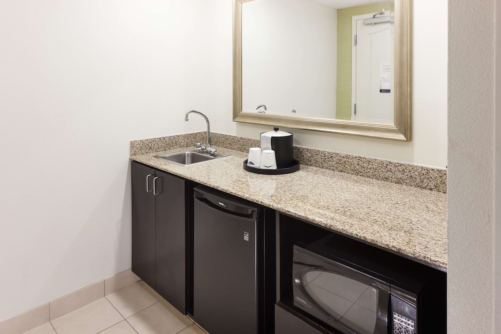 Hampton Inn & Suites Gainesville Downtown 14/55