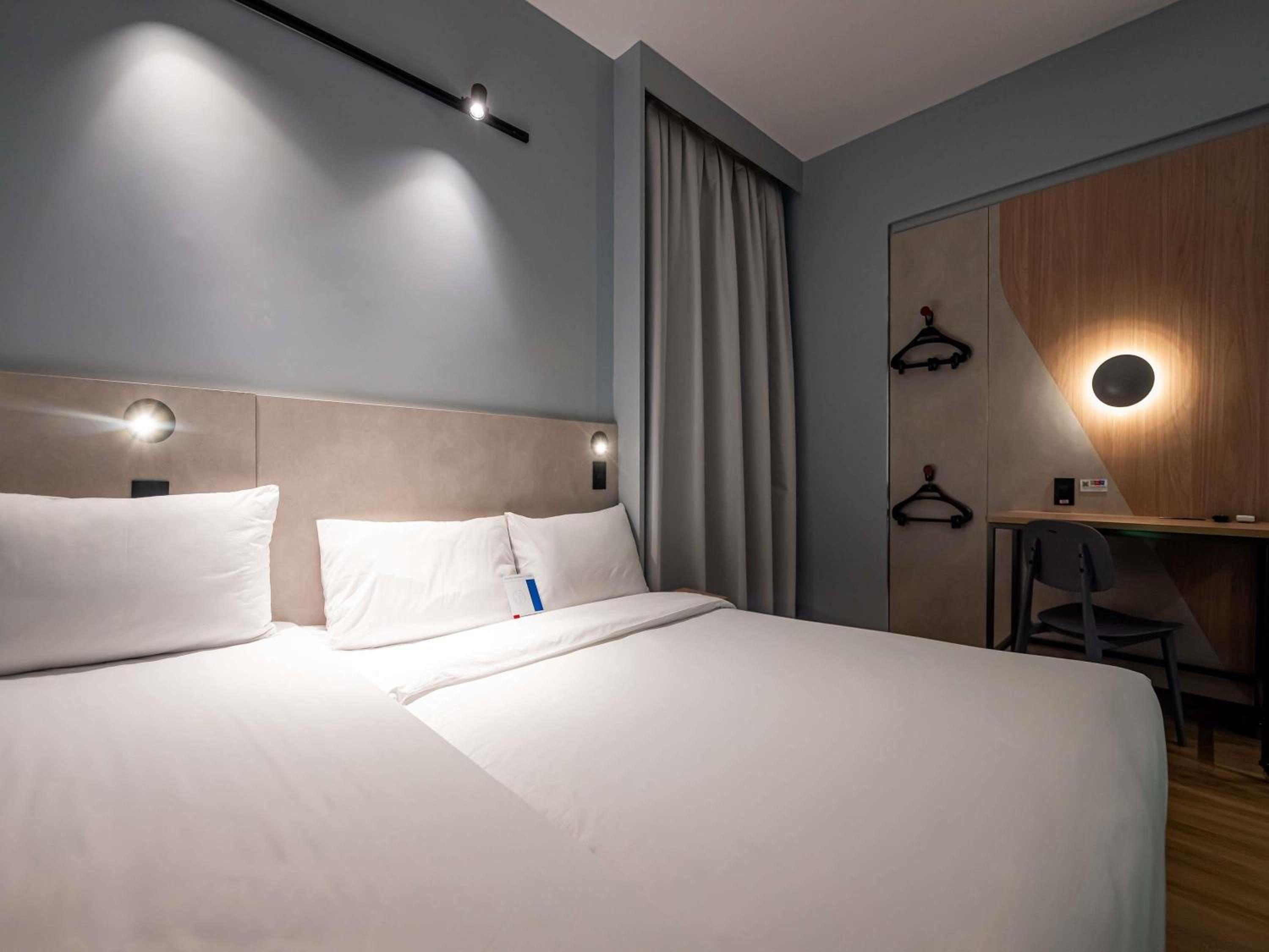 Standard, 1 Double and 1 Single Bed, Accessible