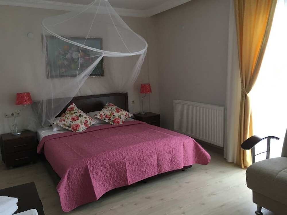 Melaike Otel 28/72