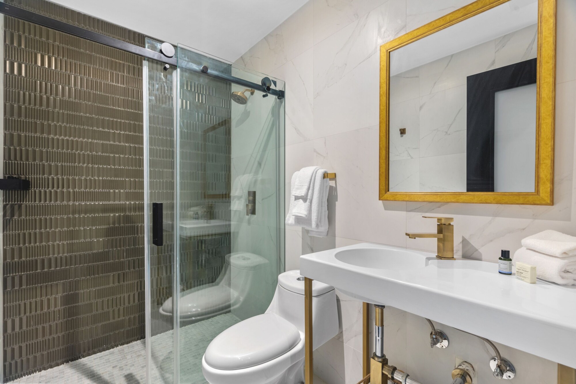 EXECUTIVE, SUITE
