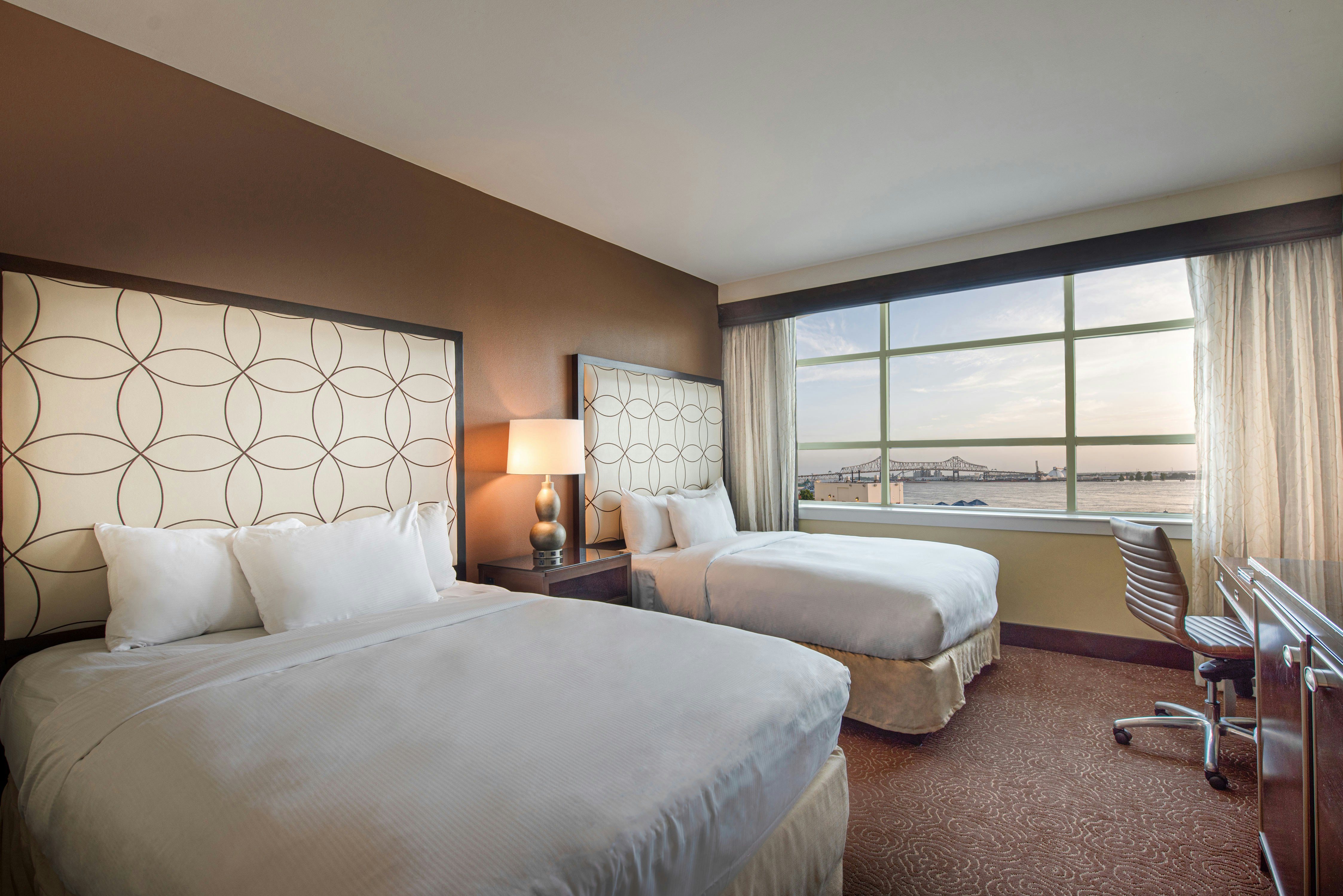 room, 2 queen beds, river view