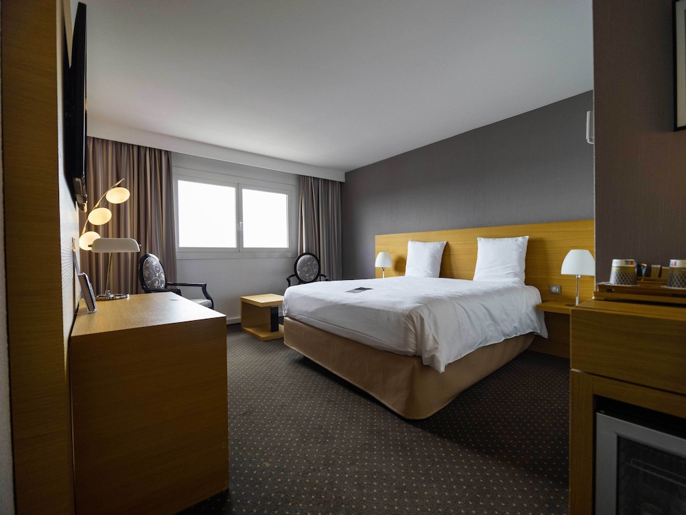 Mercure Bordeaux Lac Hotel 18/77
