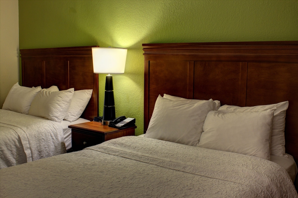 Hampton Inn Daytona Speedway-Airport 25/57
