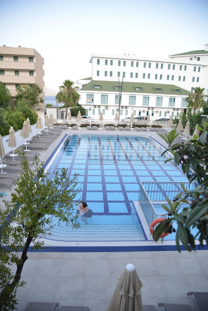 Adler Hotel 5/46