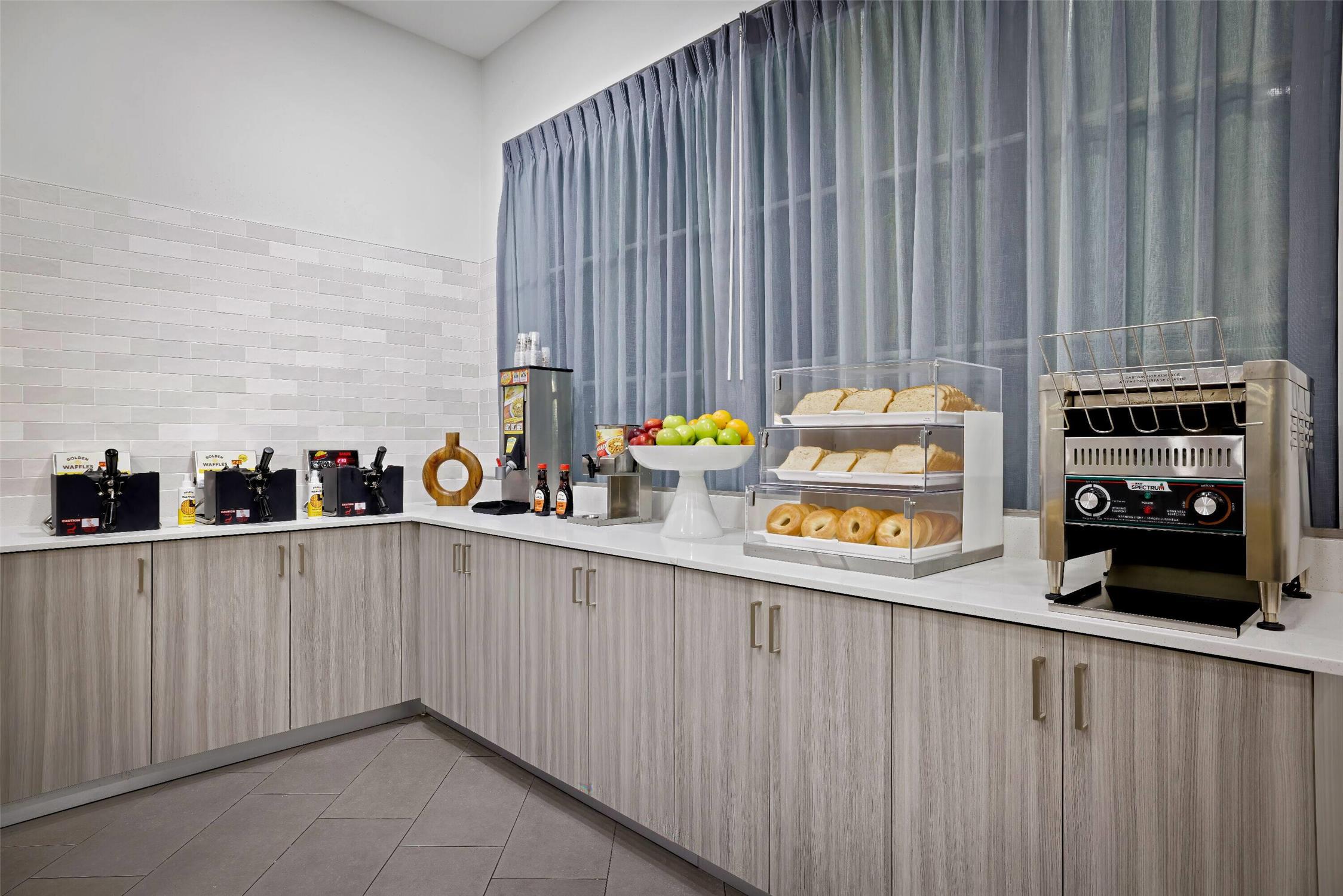 La Quinta Inn and Suites by Wyndham Miami Airport West 17/60