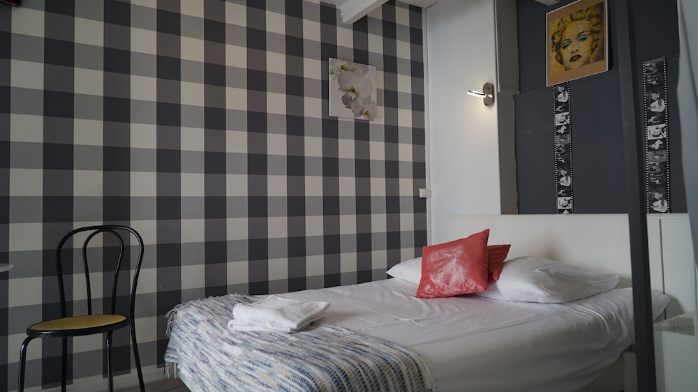 Hotel Des Dames 5/32
