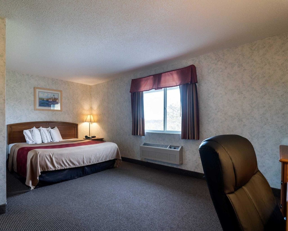 Econo Lodge Inn & Suites Canandaigua - Fingers Lake Area 10/37