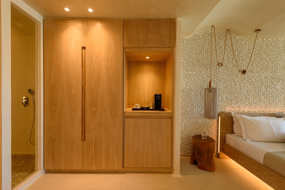 Divelia East Suites 34/48