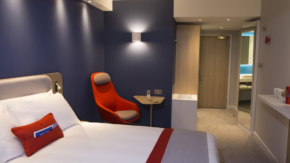 غرفة قياسية بسرير كوين بإطلالة على الجبل، Holiday Inn Express Nice - Grand Arenas 3/10