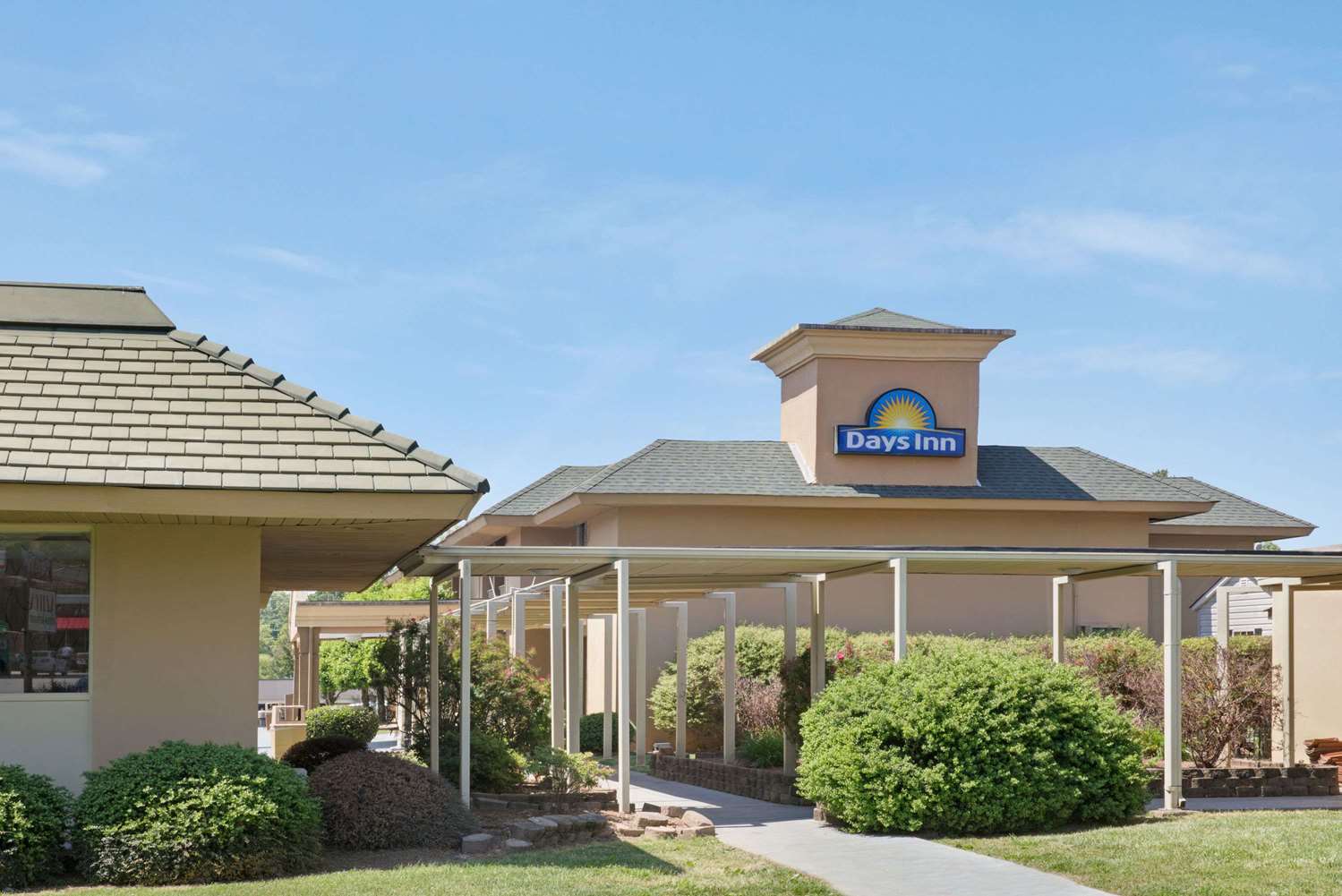 Days Inn By Wyndham Charlotte/Woodlawn Near Carowinds 2/12