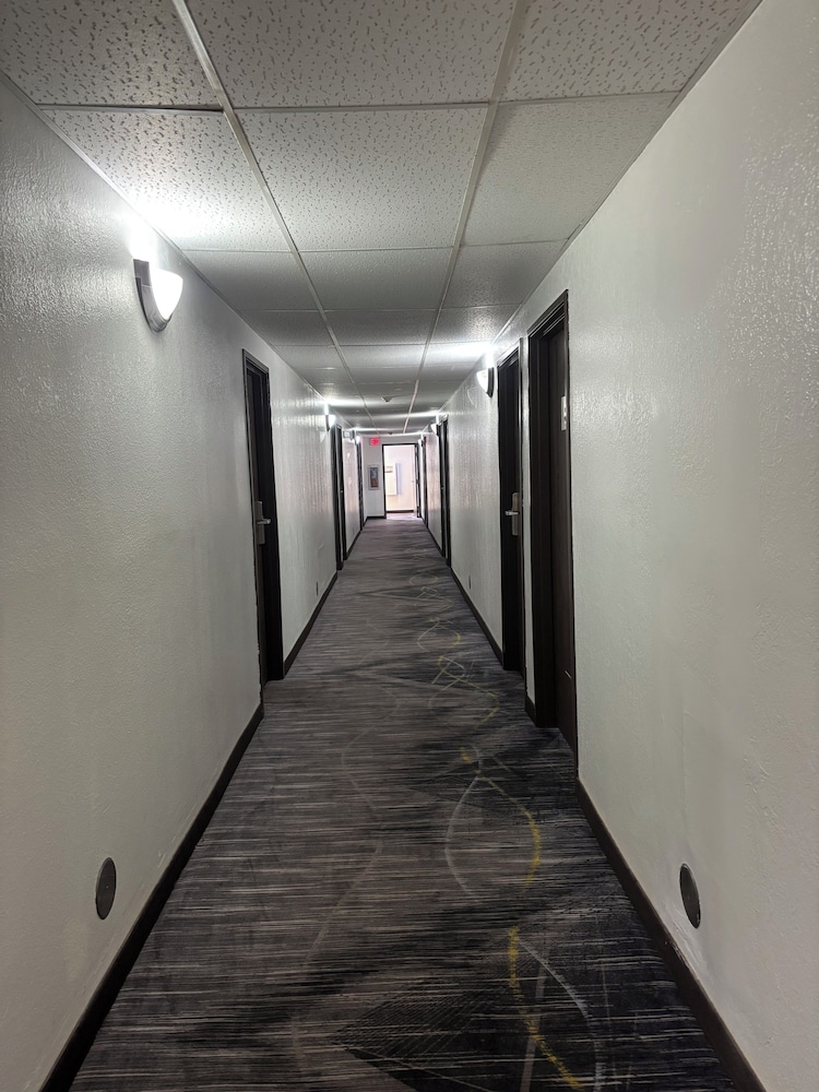 Super 8 by Wyndham Mundelein/Libertyville Area 25/45