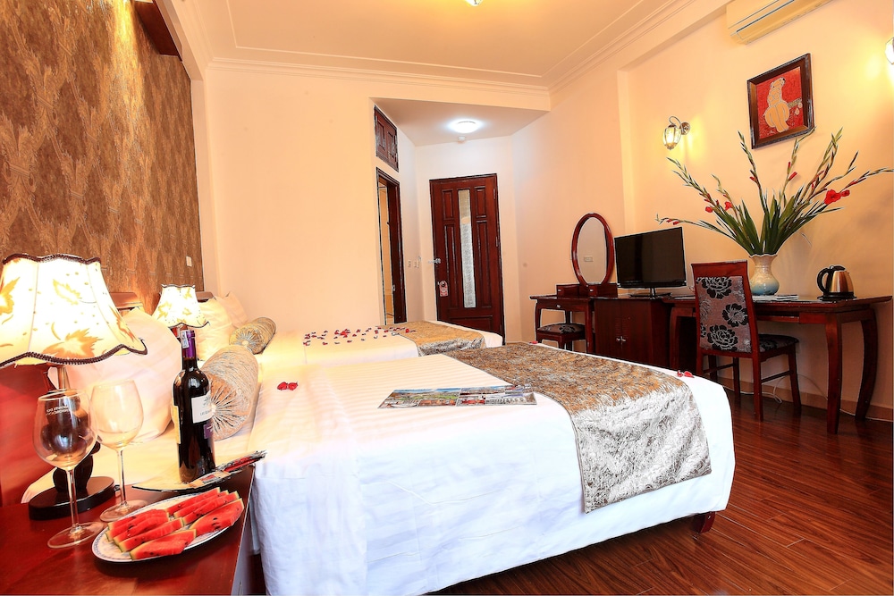 Luxury Hotel 32/58