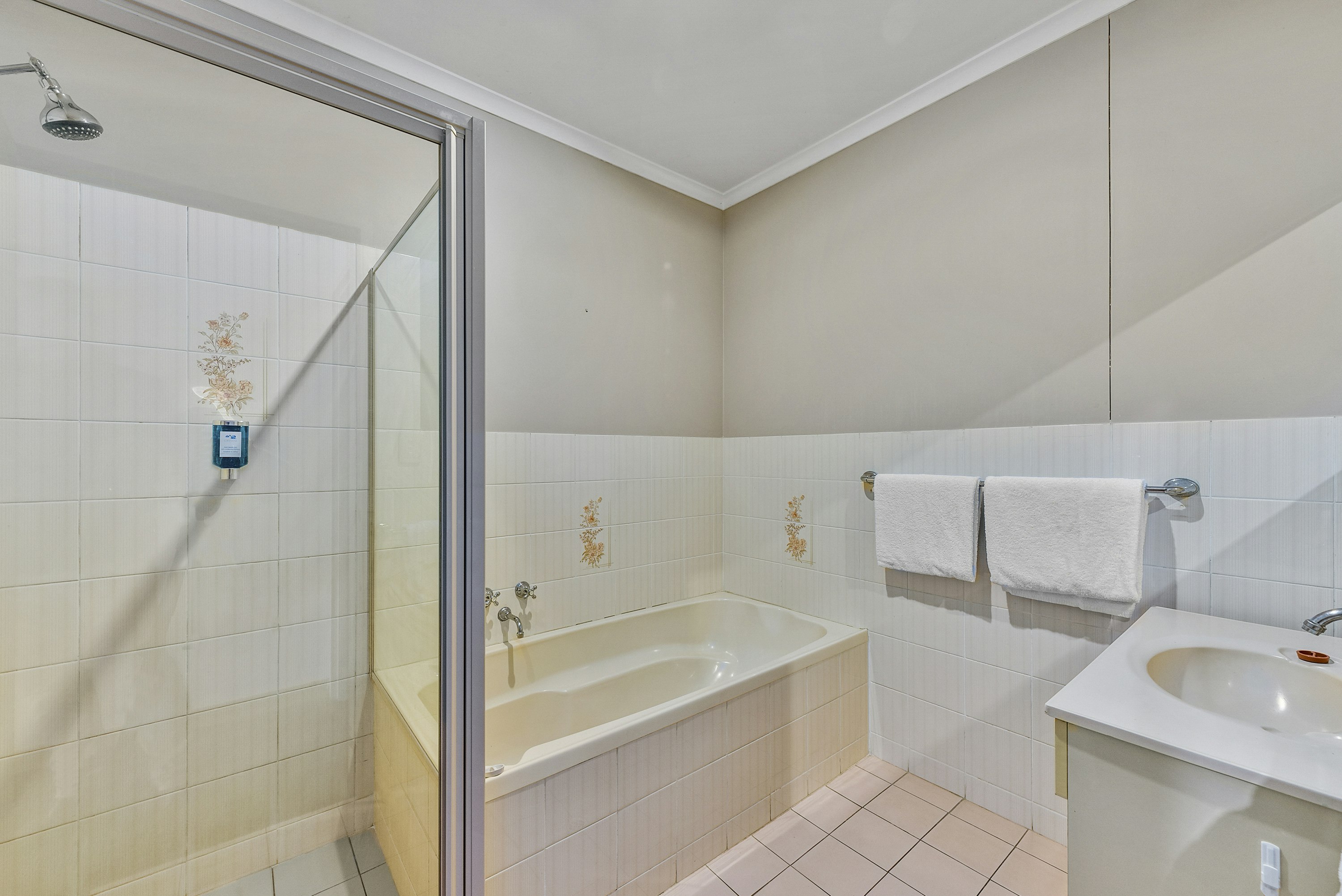 Southgate Motel 32/33