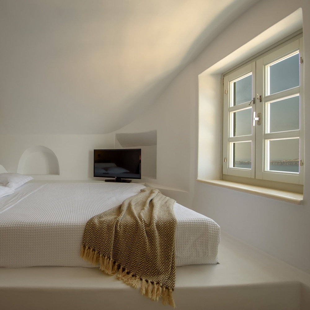 Nefeles Luxury Suites 18/49