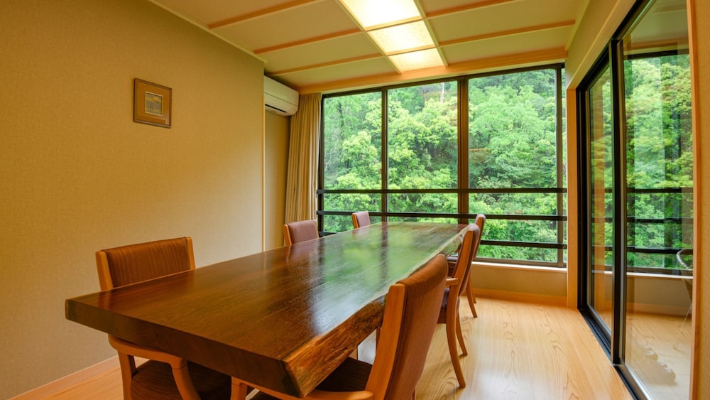 Yamanaka Onsen Shirasagiyu Tawaraya 37/52