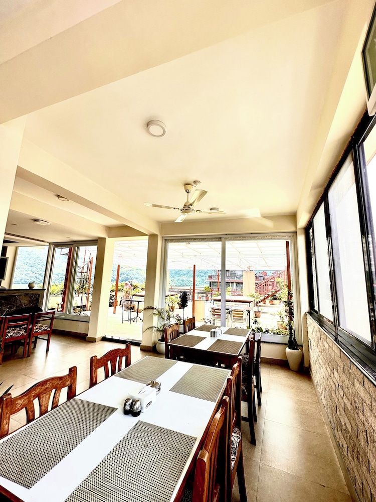 Hotel Adam 30/48