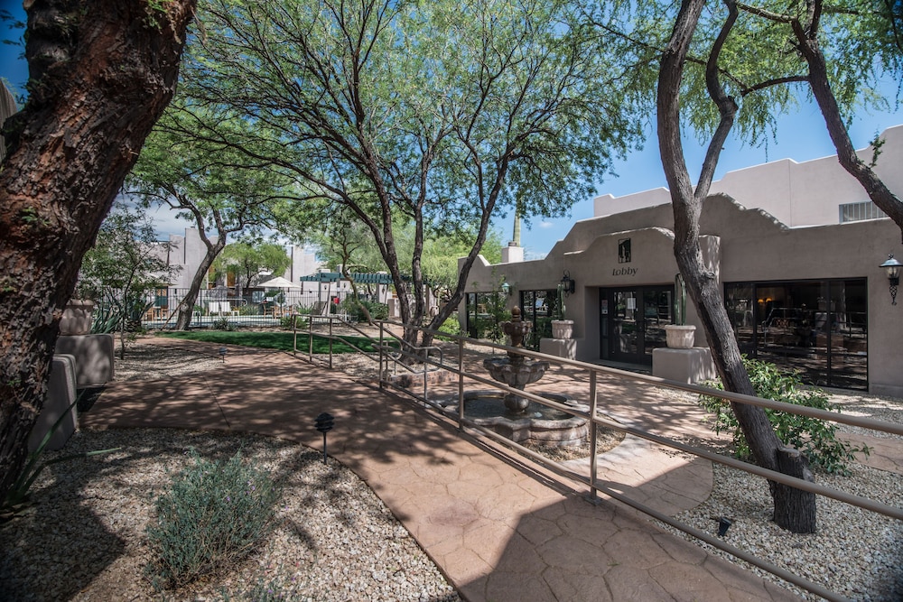 Villas of Cave Creek 10/42