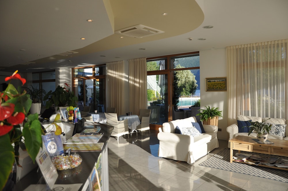 Tullio Hotel 30/47