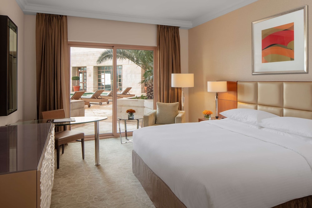 GRAND, KING BED, POOL SIDE, POOL ACCESS