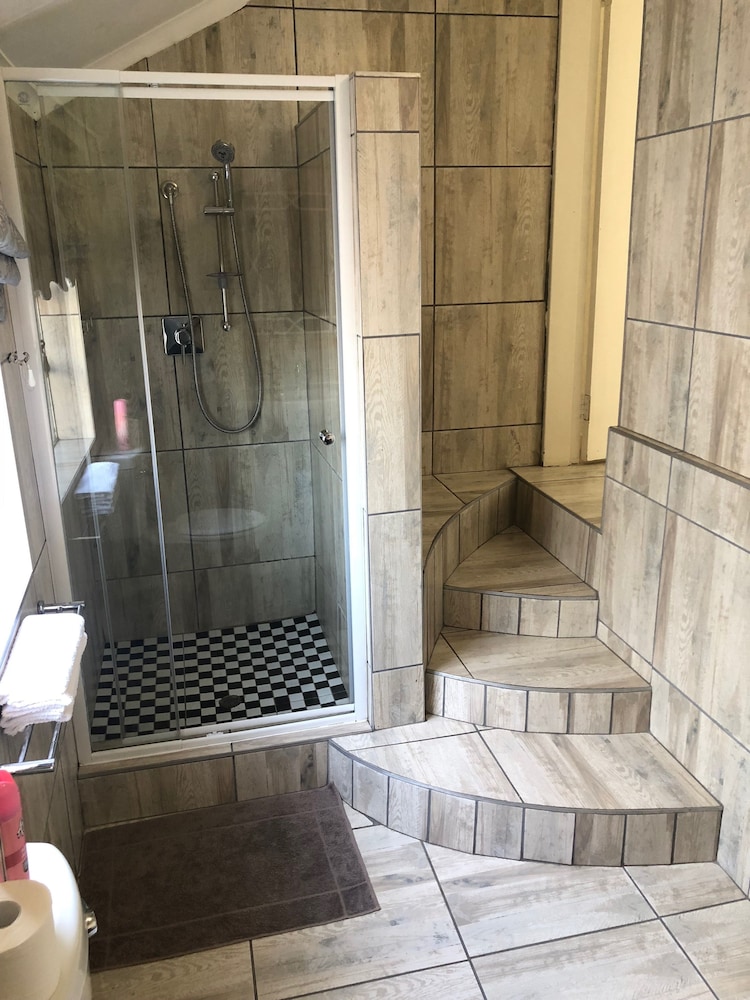 Muco Guest House 50/50