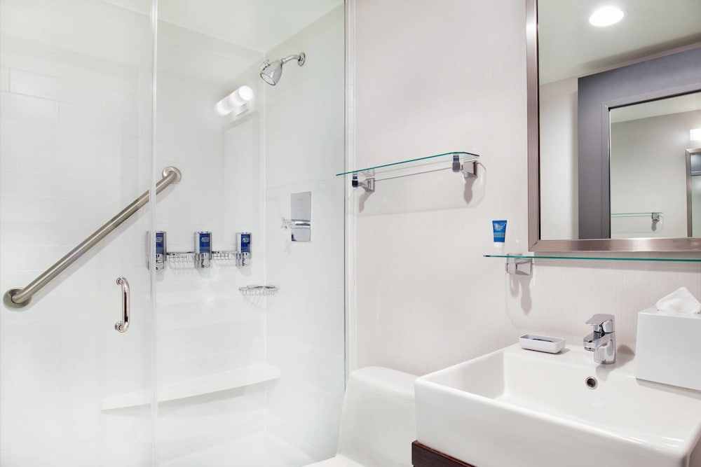 Four Points by Sheraton Midtown Times Square 11/28
