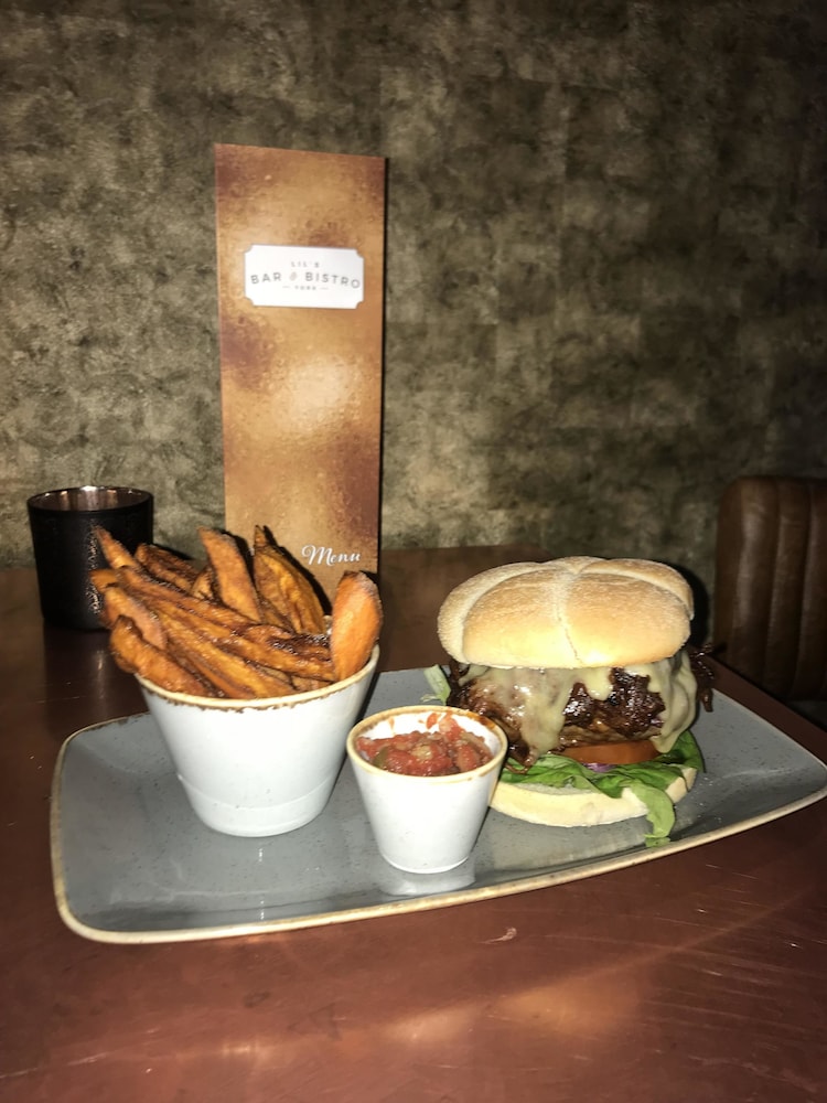 Lils Bar And Bistro 16/36