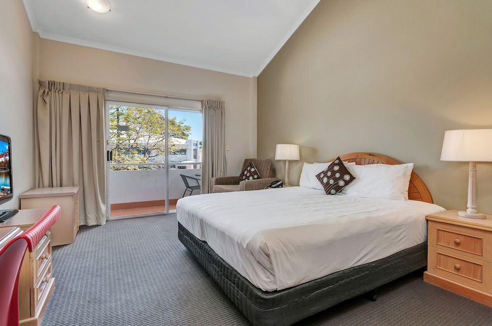 Mercure Cairns 18/64